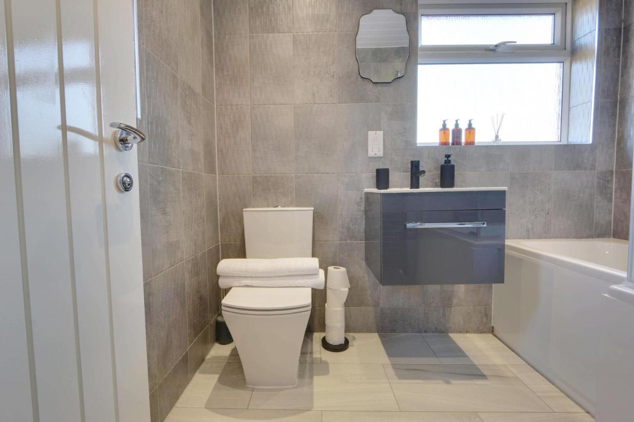 #Upmarket, Exceptional 4 Bed House, With Free Parking, Close To Amenities And Supermarkets เชฟฟิลด์ ภายนอก รูปภาพ